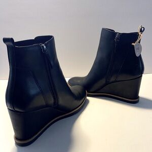 Black Aqua Sofft Wedge Boots Size 11